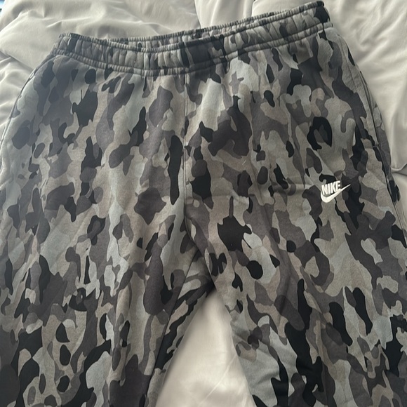 Camo Nike joggers - Picture 2 of 2